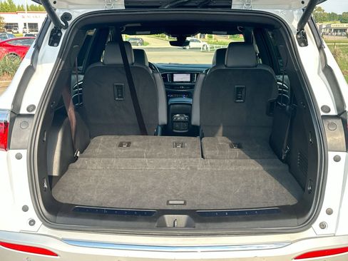 Used 2024 Buick Enclave Premium image 24