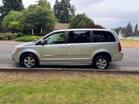 Used 2008 Dodge Grand Caravan SXT FWD image 7