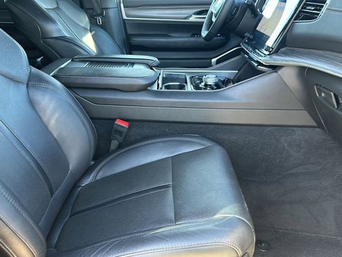 Used 2024 Jeep Wagoneer Series II w/ Flexible Seating Group image 24