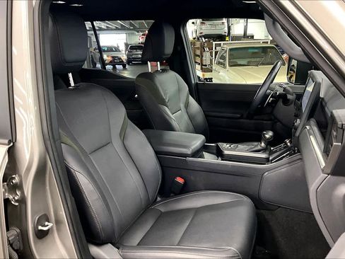 Used 2024 Lexus GX 550 image 8