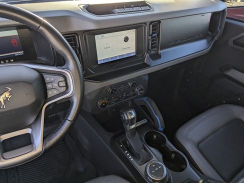 Used 2022 Ford Bronco Black Diamond image 10