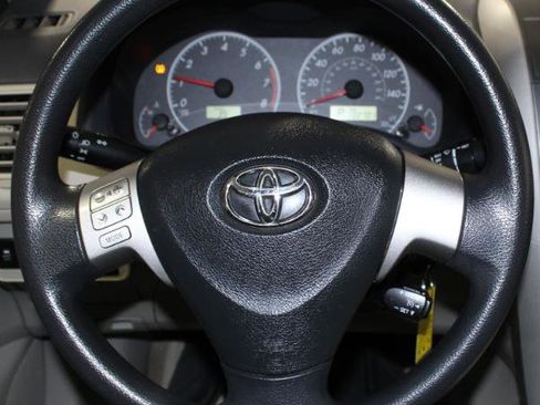 Used 2013 Toyota Corolla LE image 16