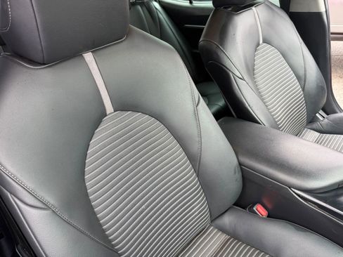 Used 2020 Toyota Camry SE w/ Convenience Package FWD image 16