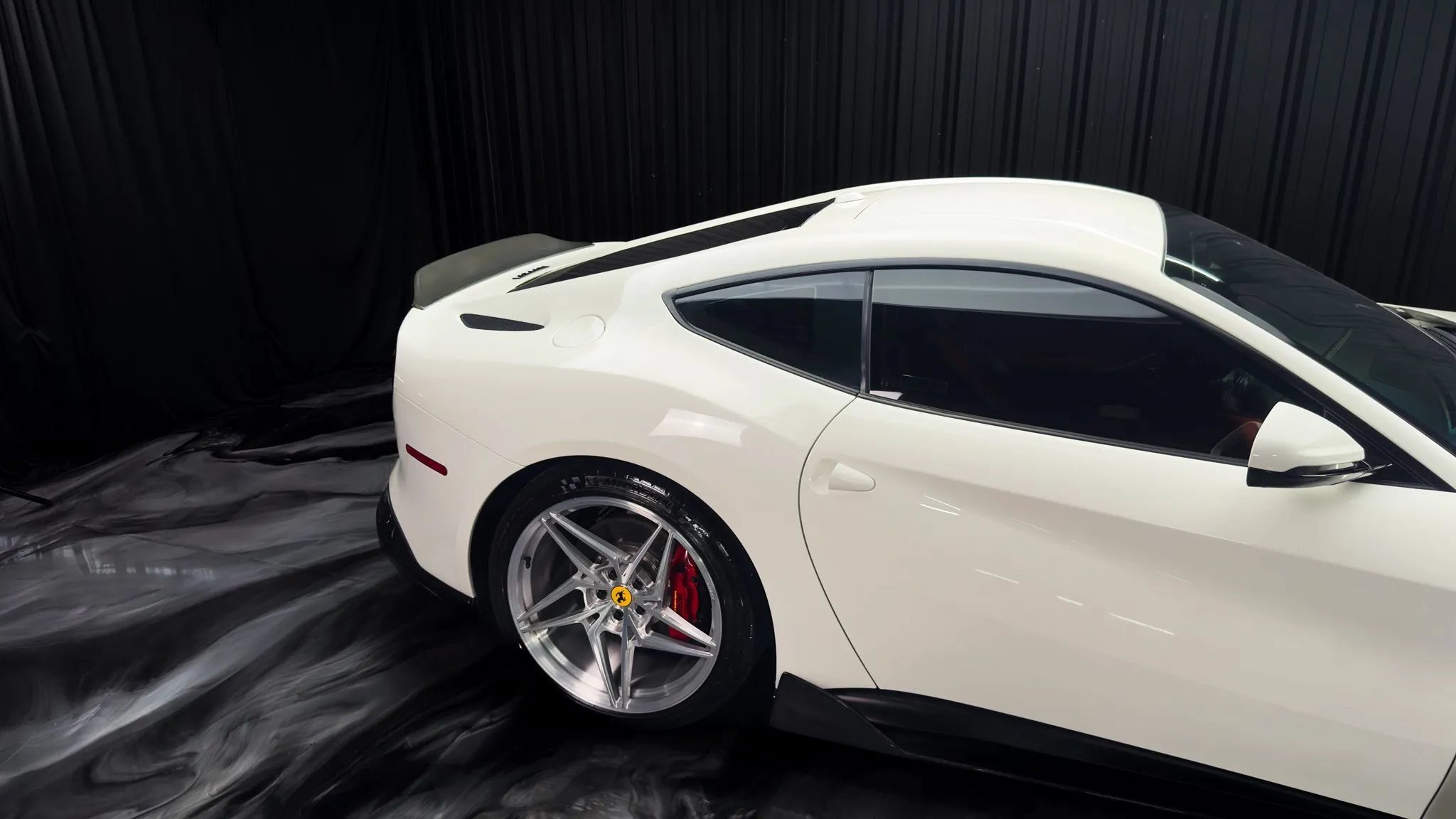 Used 2015 Ferrari F12 Berlinetta RWD image 9
