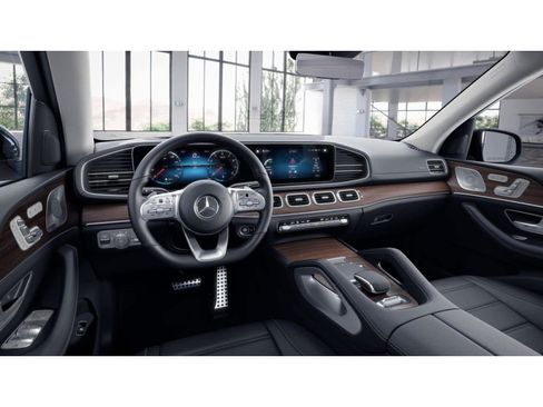 Used 2023 Mercedes-Benz GLS 580 4MATIC image 2