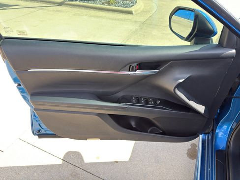 Used 2018 Toyota Camry SE FWD image 12