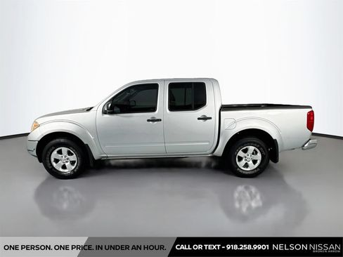 Used 2011 Nissan Frontier SV AWD/4WD image 8