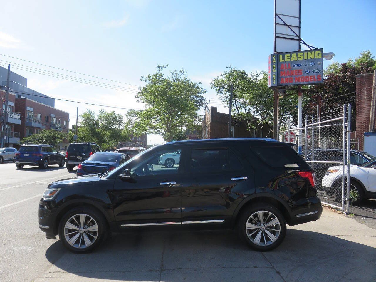 Used 2018 Ford Explorer Limited w/ Equipment Group 301A AWD/4WD image 7