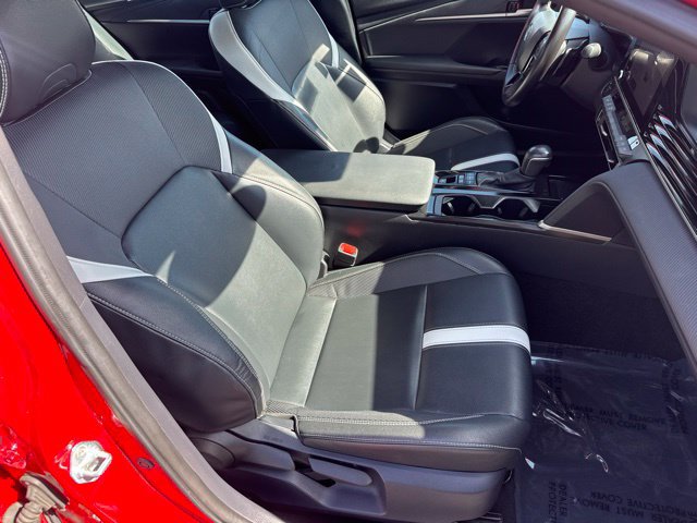 Used 2025 Toyota Camry SE FWD image 29