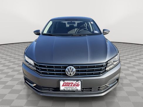 Used 2017 Volkswagen Passat 1.8T SE image 2