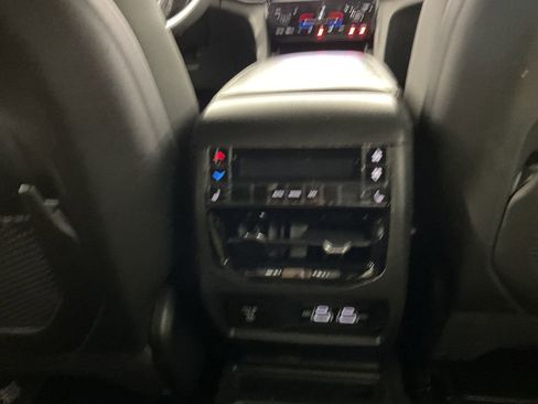Used 2025 Jeep Grand Cherokee L Limited w/ Black Appearance Package AWD/4WD image 12