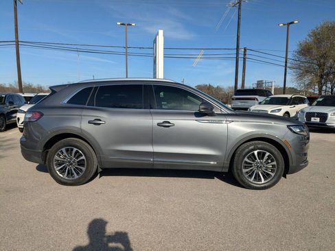 Used 2023 Lincoln Nautilus AWD w/ Premium Package image 2