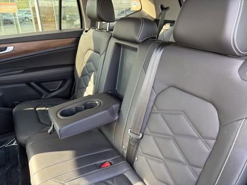 Used 2024 Volkswagen Atlas SE image 31