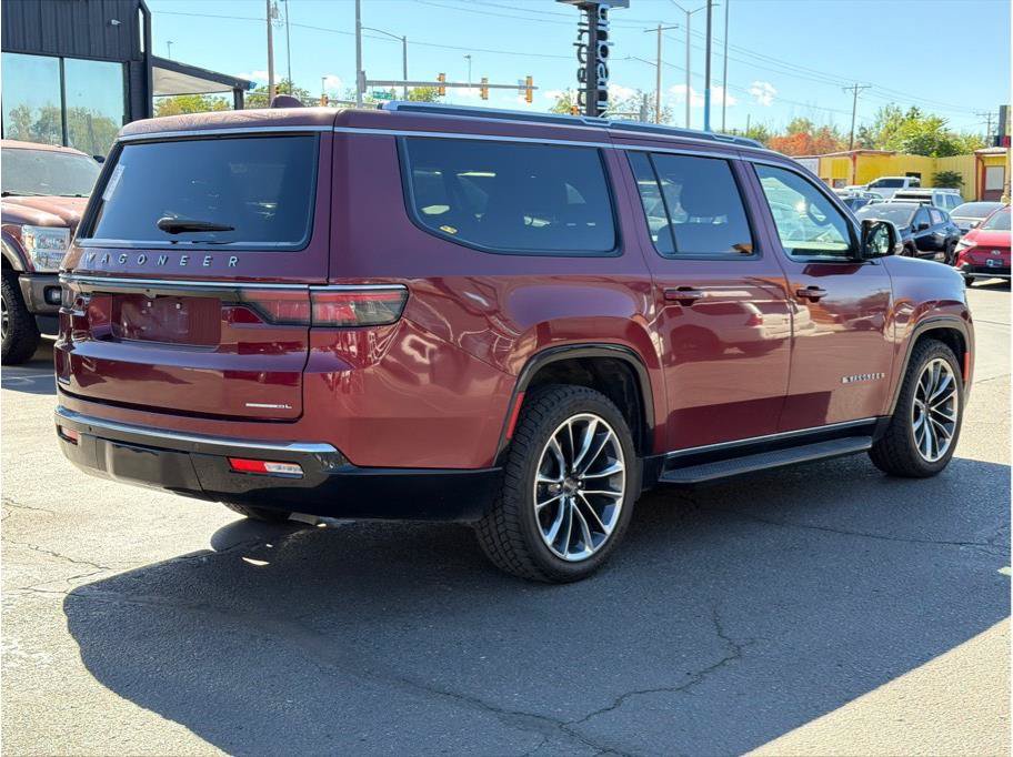 Used 2023 Jeep Wagoneer L Series II w/ Premium Group I AWD/4WD image 3