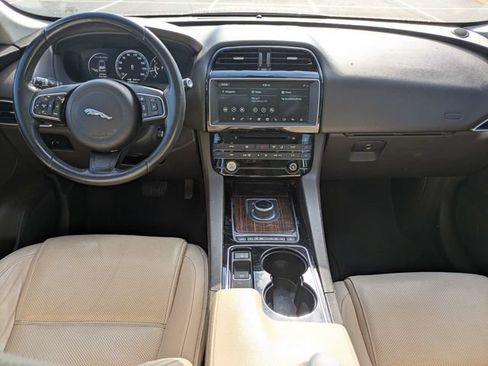 Used 2017 Jaguar F-PACE Prestige AWD/4WD image 16