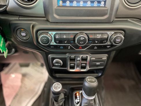 Used 2023 Jeep Wrangler Unlimited w/ Cold Weather Group AWD/4WD image 24