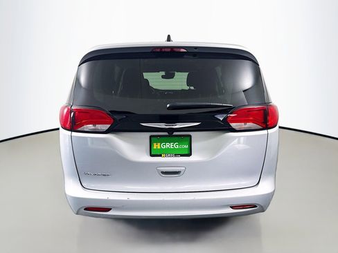 Used 2023 Chrysler Voyager LX FWD image 8
