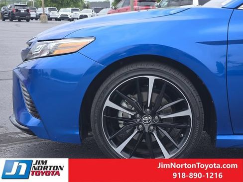 Used 2019 Toyota Camry XSE FWD image 9