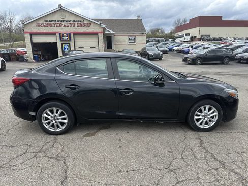 Used 2018 MAZDA MAZDA3 Sport w/ Preferred Equipment Package image 6