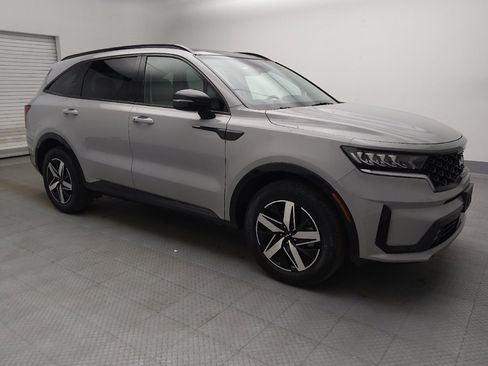 Used 2023 Kia Sorento EX w/ Panoramic Sunroof Package FWD image 11