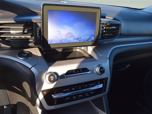 Certified 2023 Ford Explorer XLT image 13