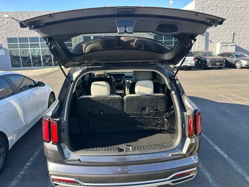 Used 2022 Kia Sorento S FWD image 9