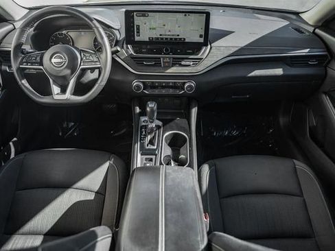 Used 2023 Nissan Altima 2.5 SV w/ SV Premium Package image 4