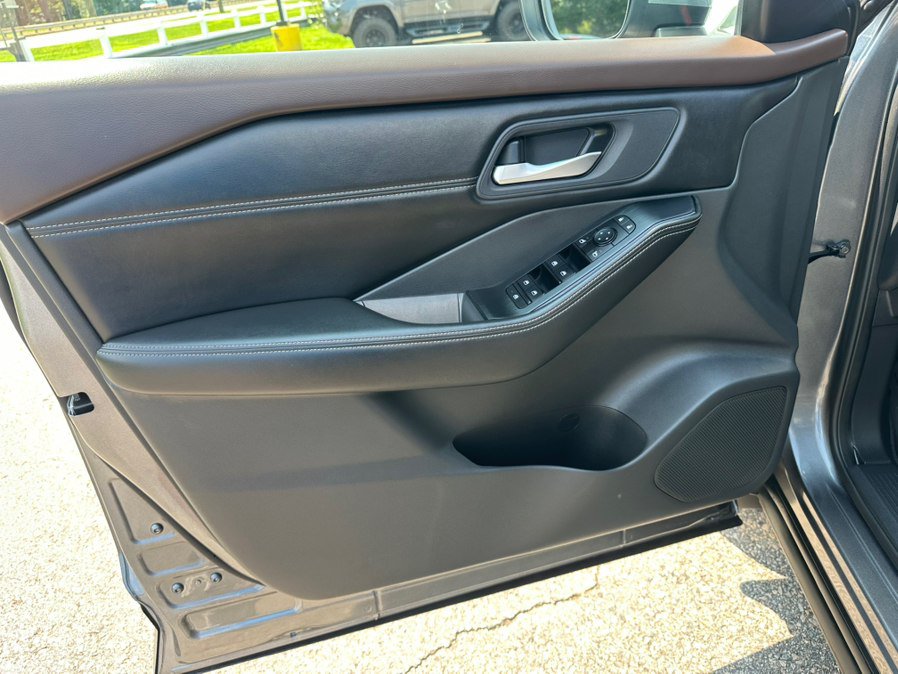 Used 2022 Nissan Rogue SV AWD/4WD image 9