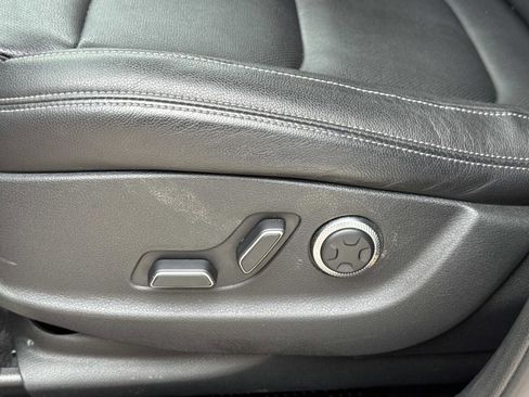 Used 2023 Genesis GV70 2.5T w/ Select Package image 21