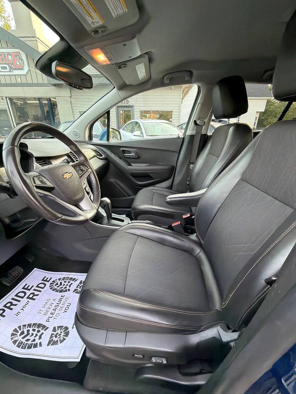 Used 2020 Chevrolet Trax LT w/ LT Convenience Package FWD image 21