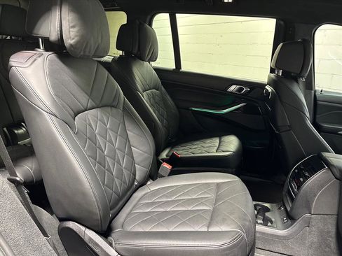 Used 2023 BMW X7 xDrive40i w/ Executive Package image 37