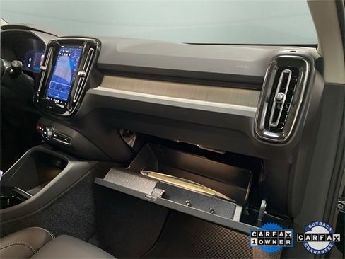 Used 2025 Volvo XC40 B5 Plus image 82