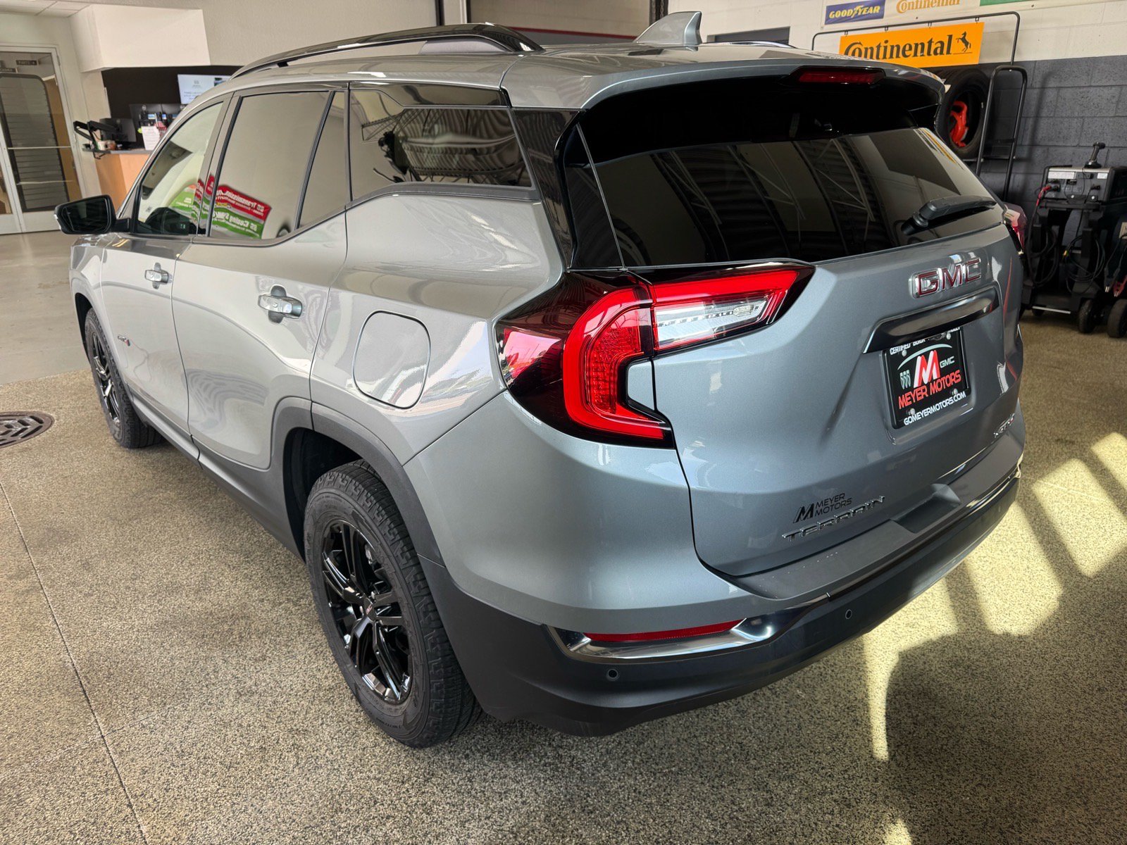 Used 2024 GMC Terrain AT4 AWD/4WD image 7