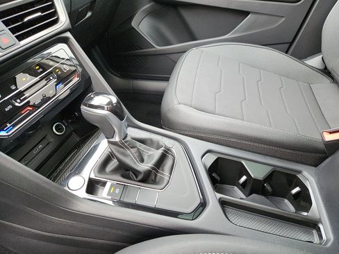 New 2026 Volkswagen Taos SE image 20