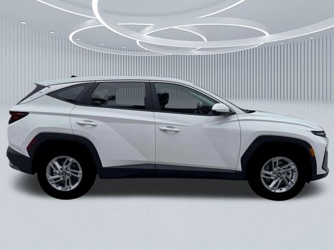 New 2026 Hyundai Tucson SE image 9