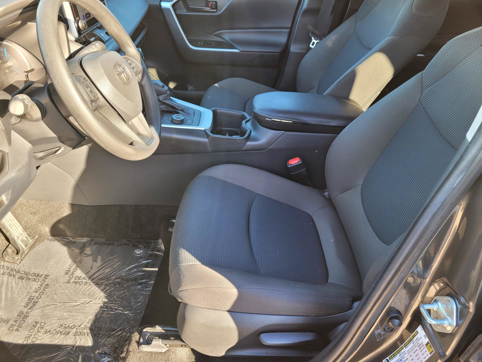 Used 2023 Toyota RAV4 LE AWD/4WD image 3