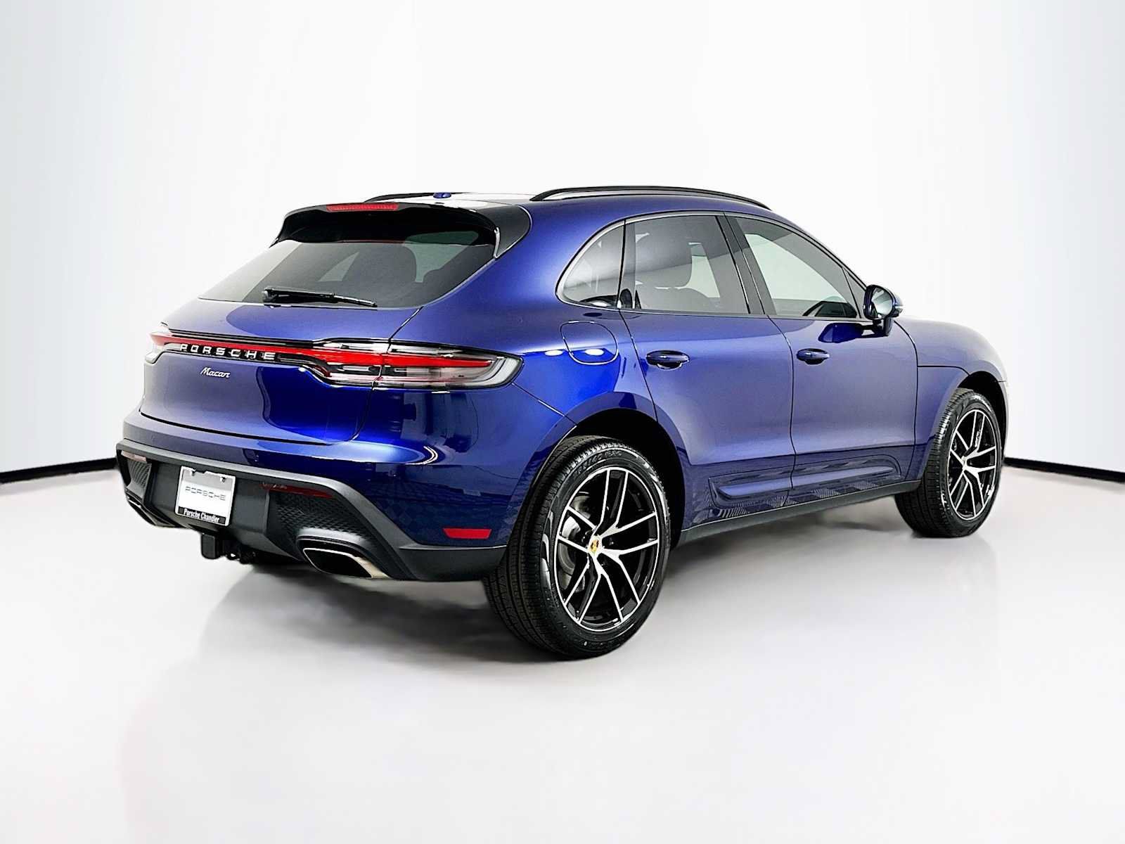 Used 2026 Porsche Macan AWD/4WD image 9