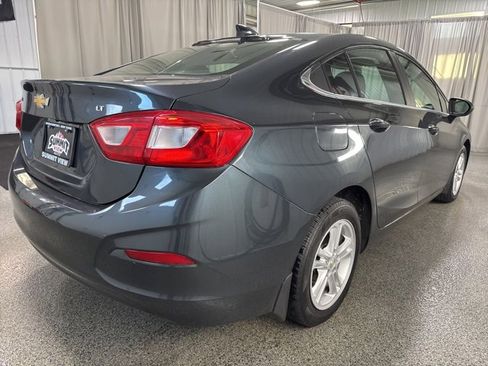 Used 2017 Chevrolet Cruze LT image 4