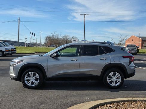 Used 2025 Chevrolet Trax LS image 7