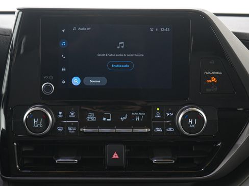 Used 2024 Toyota Highlander LE image 20