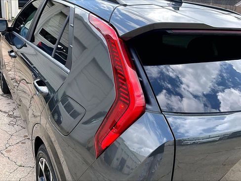 Used 2023 Kia Niro EX Touring image 28