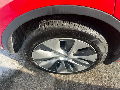 Used 2022 Tesla Model Y Long Range image 14