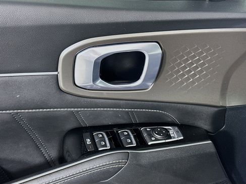 Used 2023 Kia Sorento SX image 15