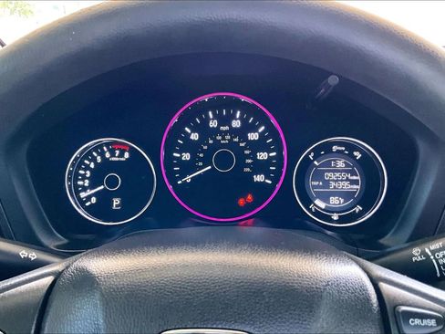 Used 2018 Honda HR-V LX image 12