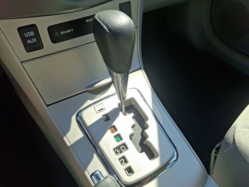 Used 2013 Toyota Corolla LE image 15