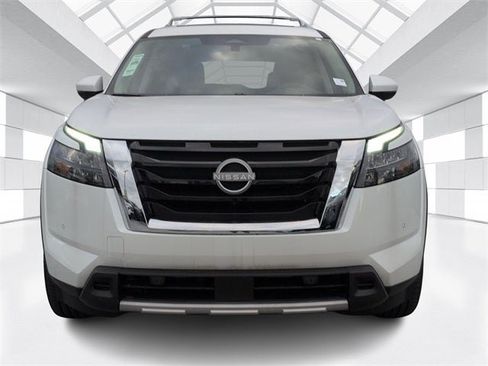 New 2025 Nissan Pathfinder SL w/ SL Premium Package image 2