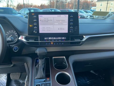 Used 2024 Toyota Sienna LE image 15