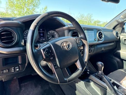Certified 2017 Toyota Tacoma TRD Sport w/ Tow Package RWD image 11