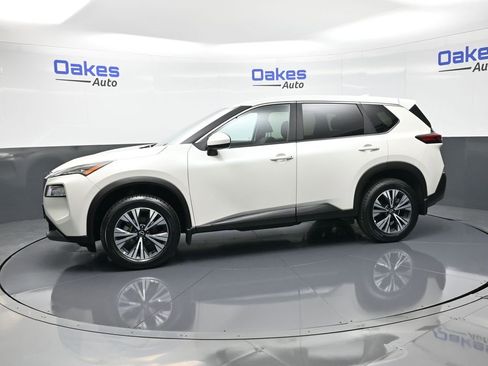 Used 2023 Nissan Rogue SV image 5