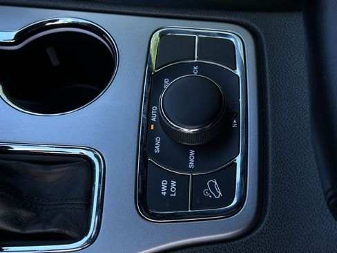 Used 2019 Jeep Grand Cherokee Limited w/ Luxury Group II AWD/4WD image 36